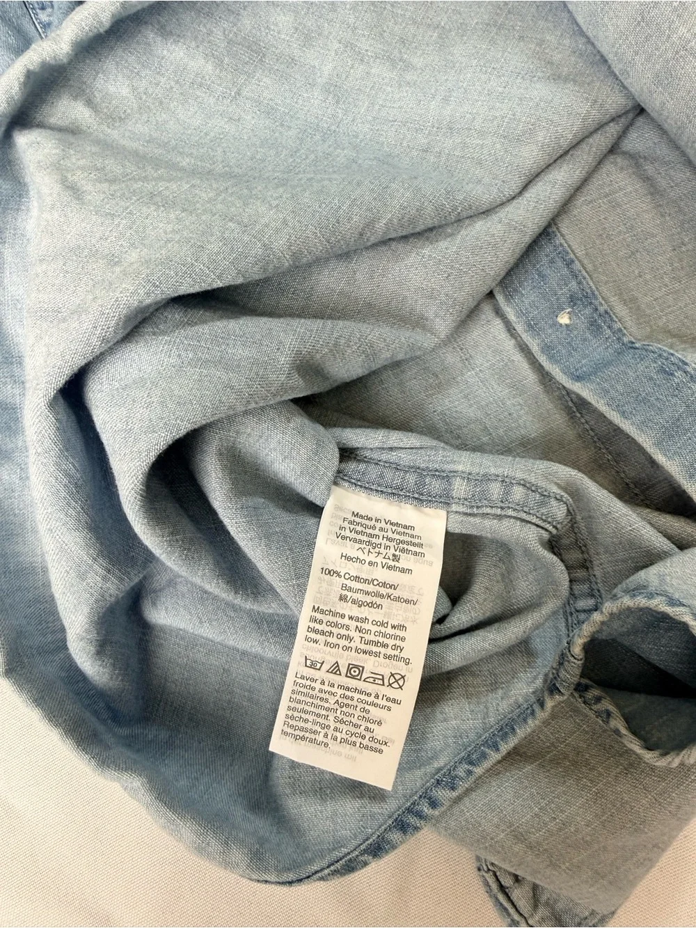 J.Crew Denim Men’s Medium Chambray Shirt Light Wash Long Sleeve 100% Cotton